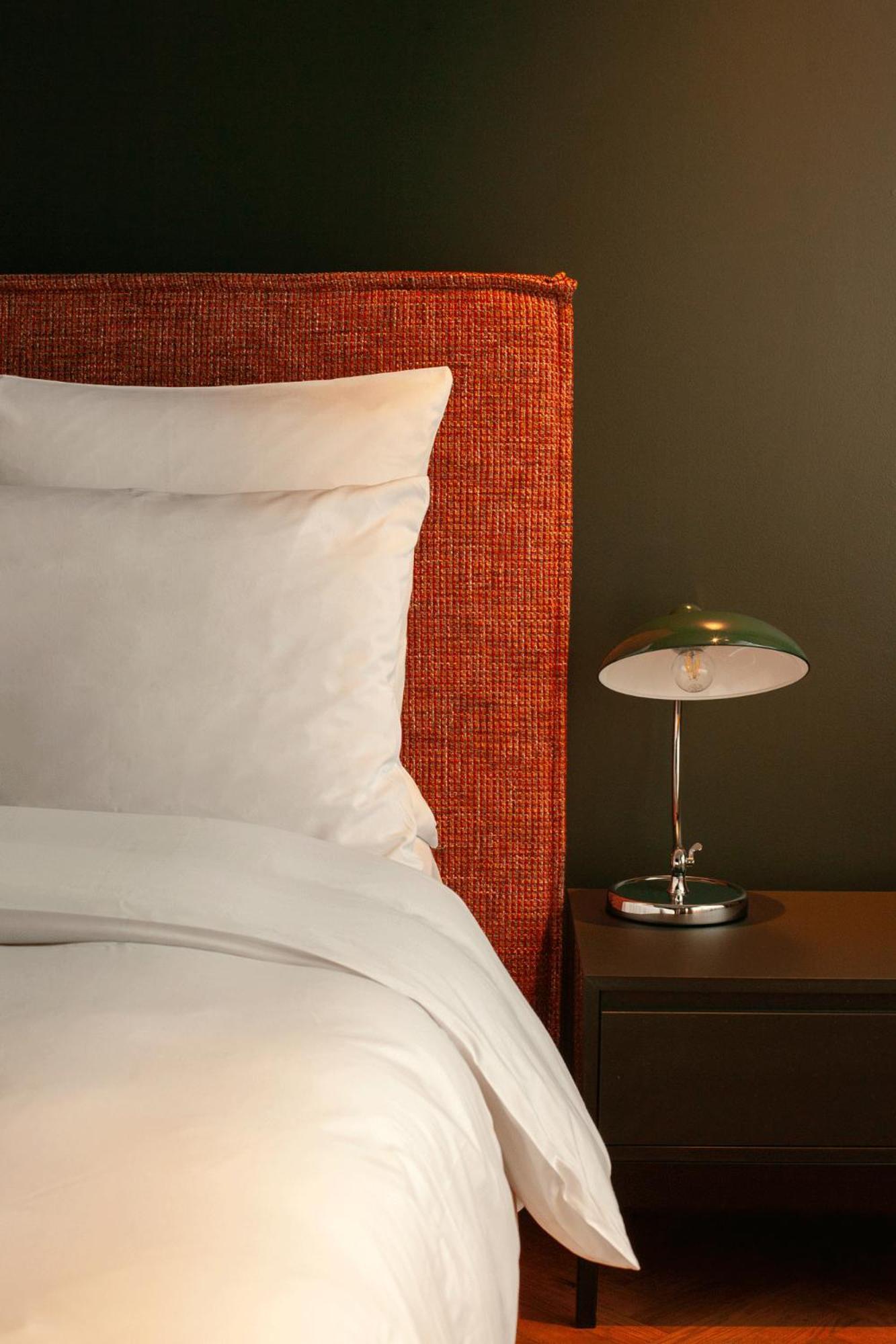 Sly Berlin酒店 外观 照片 A table lamp